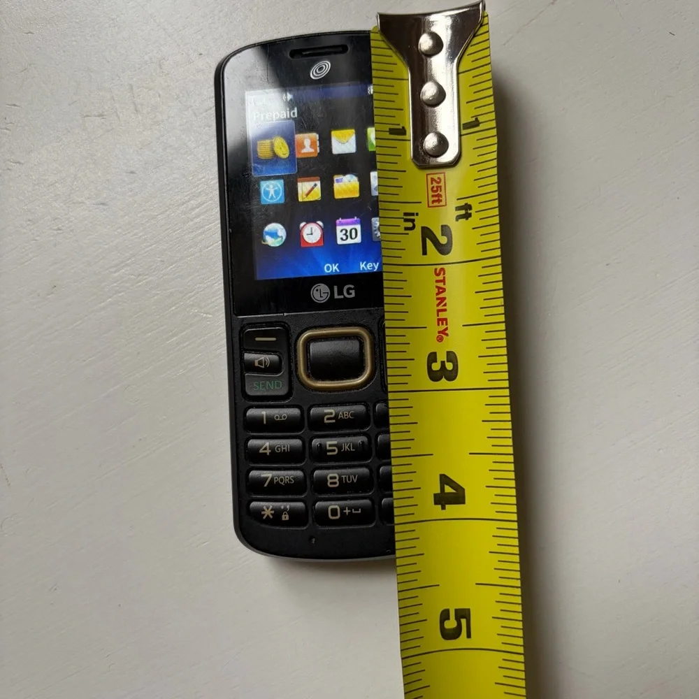 LG Tracfone 328BG Black Candybar Prepaid Cell Phone with Wall Charger
